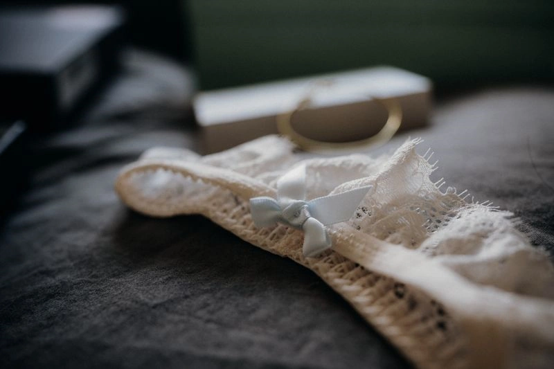 culotte de mariée avec un noeud